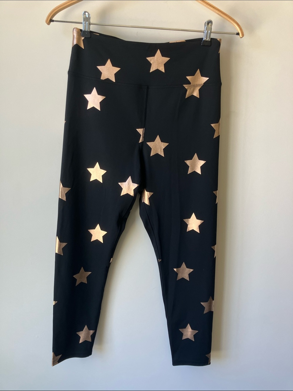 TEREZ Rose Gold Star Foil Black Cropped Leggings Women’s Size Large NWOT